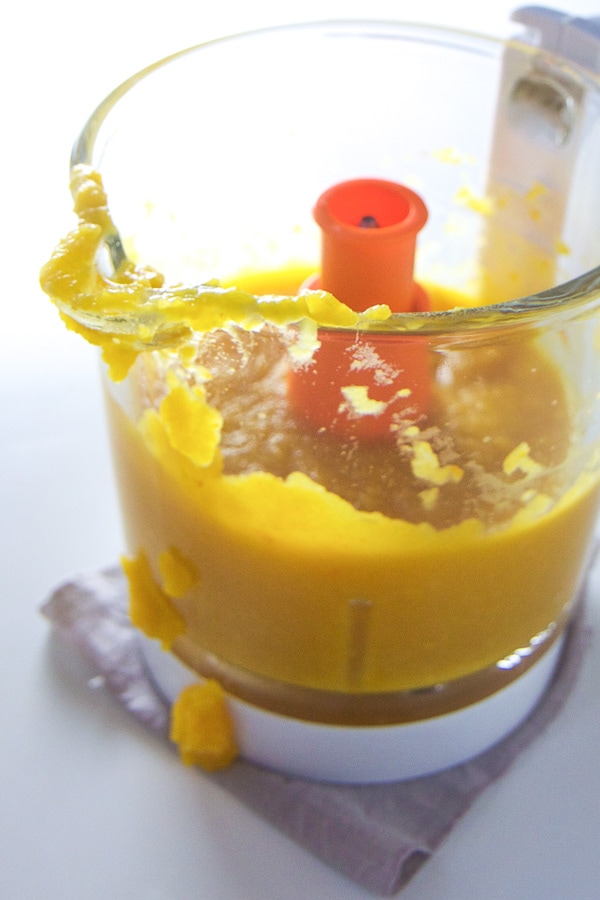 baby food machine with tropical pumping baby food puree. 