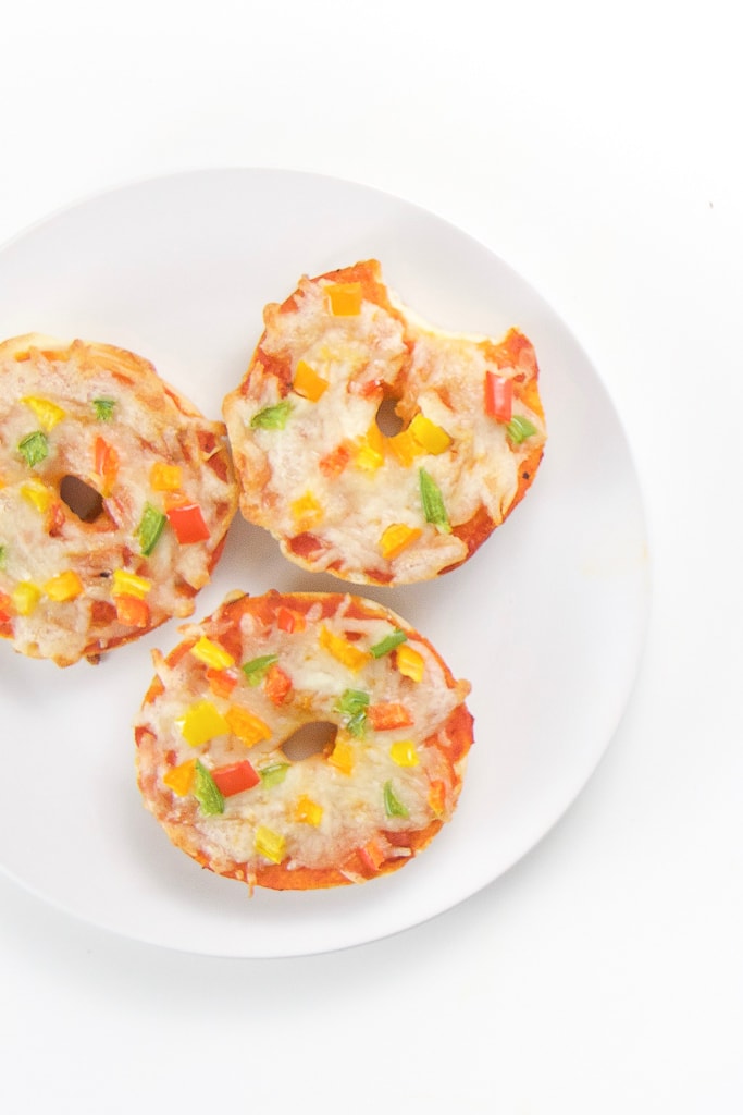 Mini Bagel Pizzas with Pepper “Sprinkles”(fun toddler lunch) Baby Foode