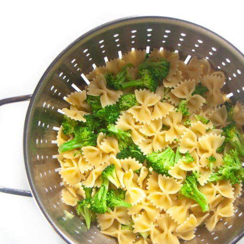 Easy Cheesy Garlic Broccoli Pasta (family favorite!) Baby Foode