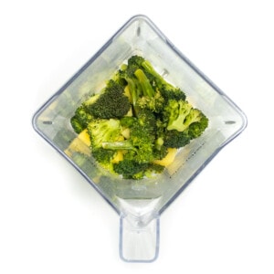 Blender with steamed broccoli and apples.