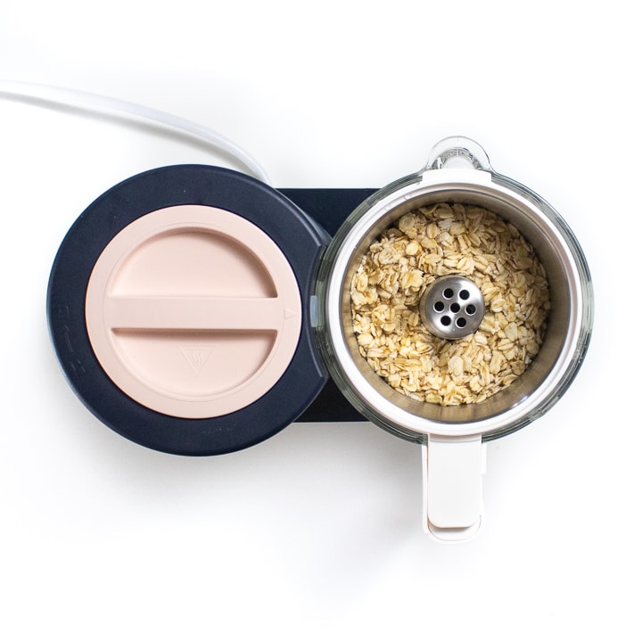 Beaba babycook with oats inside the grain holder. 