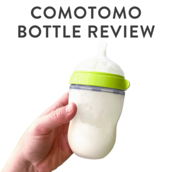 Graphic for post – Como tomo bottle review. Images of a hand holding a clear baby bottle with formula inside with a green cap.